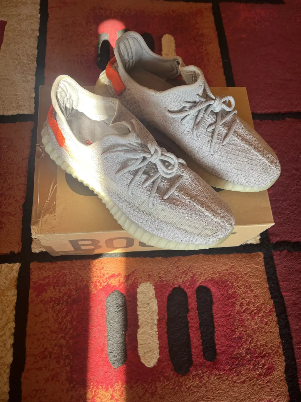 Adidas Yeezy Boost 350 V2 Tail Light EU43 1/3